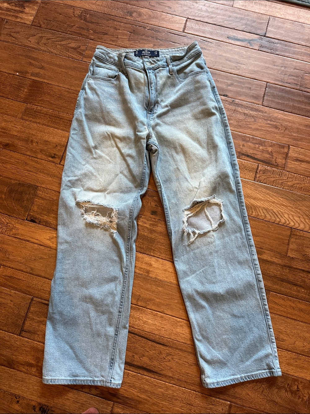 Light Blue Distressed Women’s Jeans - high rise 7S w28 L 29